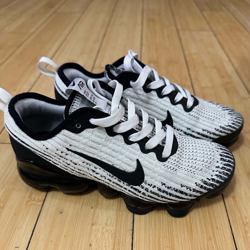 Vapormax.